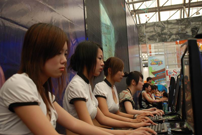 《<em>反恐精英online</em>》猛男<em>美女</em>激情对射